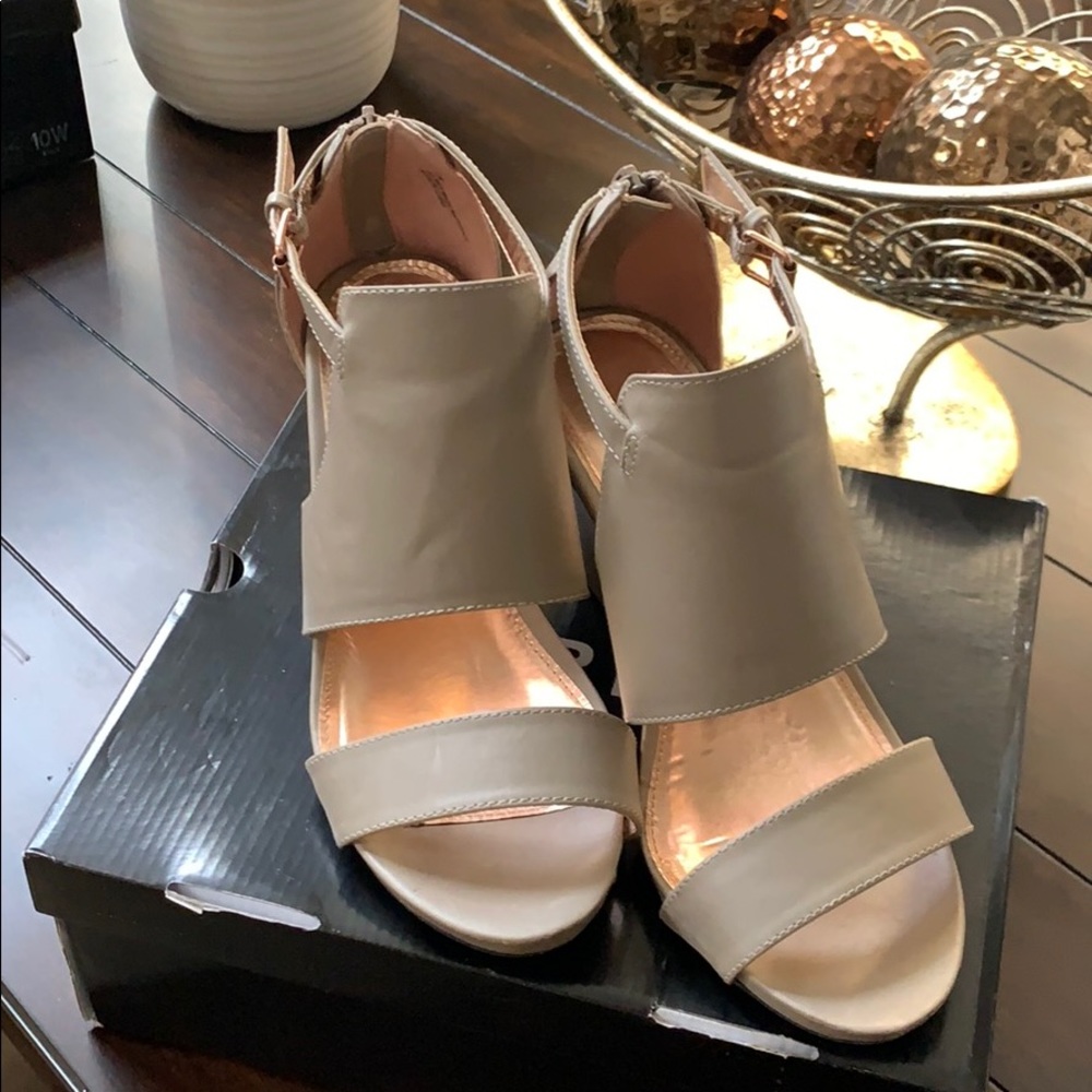 Lane Bryant tan heel sandal